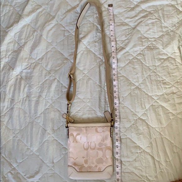 Coach Crossbody Classic Signature bag - Picture 13 of 15